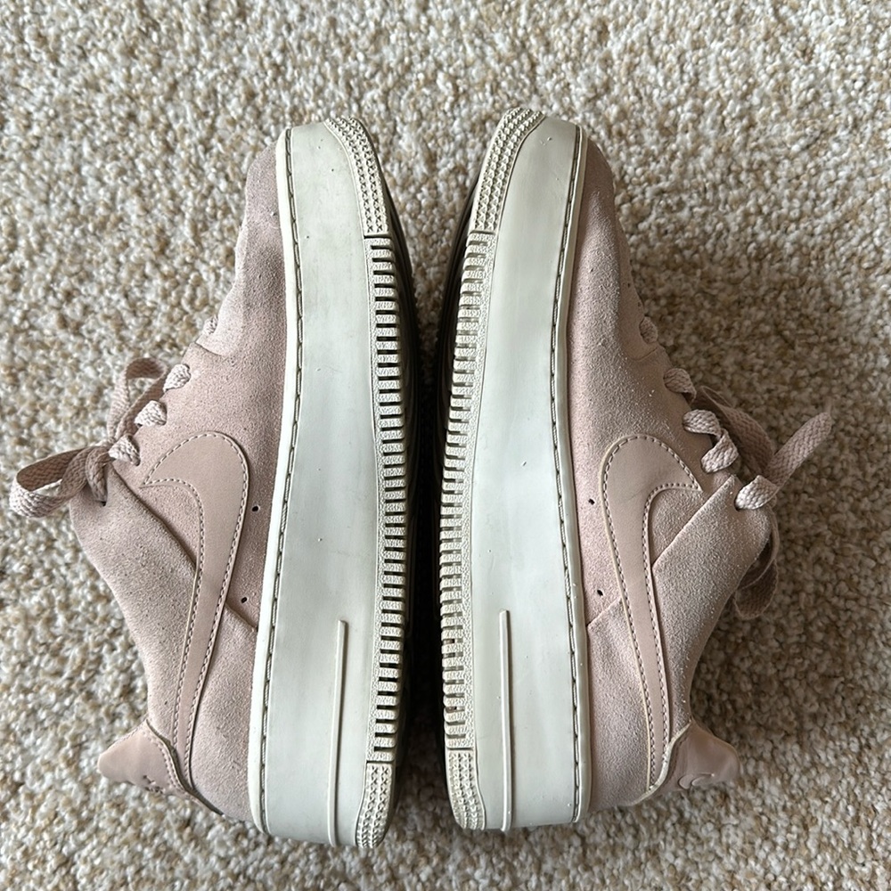 Nike Women's Athletic Shoes in Light Pink and White